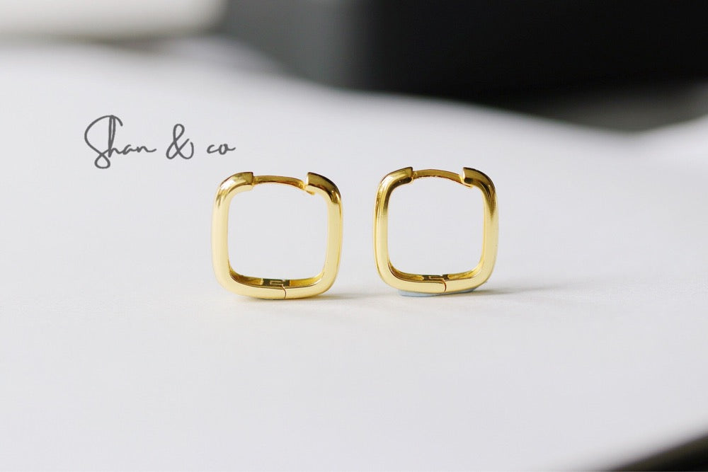 Gold Vermeil/Sterling Silver Square Hoop Earrings featuring a sleek geometric square shape. These lightweight, modern hoops offer a luxurious finish and a unique twist on the classic hoop design, perfect for everyday or evening wear