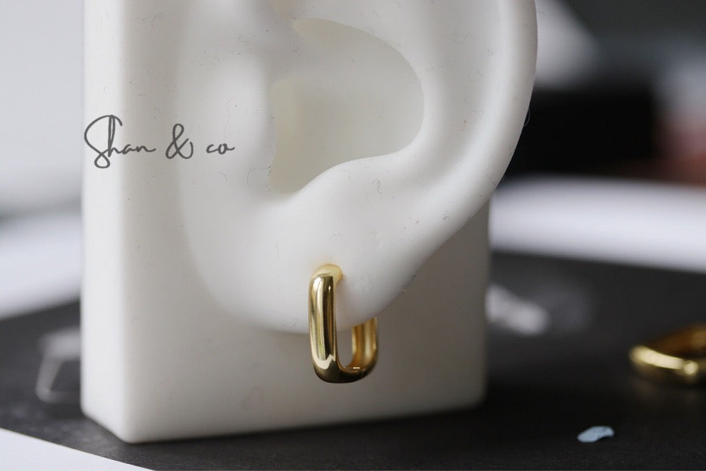 Gold Vermeil/Sterling Silver Square Hoop Earrings featuring a sleek geometric square shape. These lightweight, modern hoops offer a luxurious finish and a unique twist on the classic hoop design, perfect for everyday or evening wear