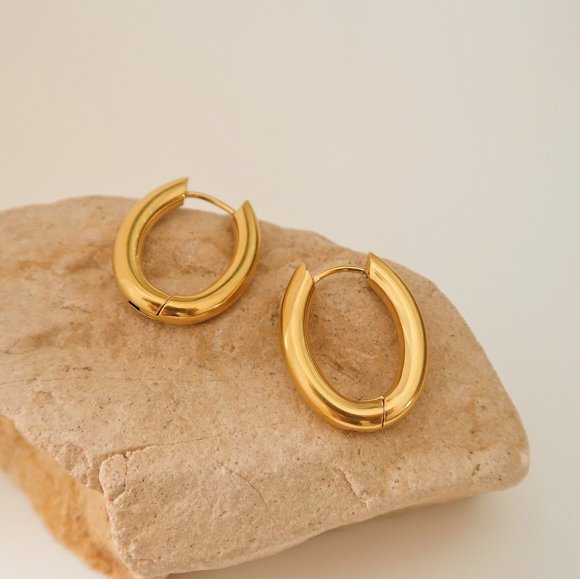 Gold Thick Teardrop Hoop Earring , Chunky Gold Hoop Earring, Gold Party Statement Earrings, Chunky Earrings, Minimalist, Teardrop Hoop